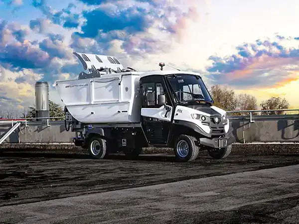 Rear loader body with compaction system